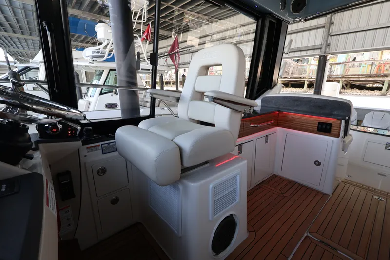 Slide: The Image of Boston Whaler 405 Conquest 2026 - 56