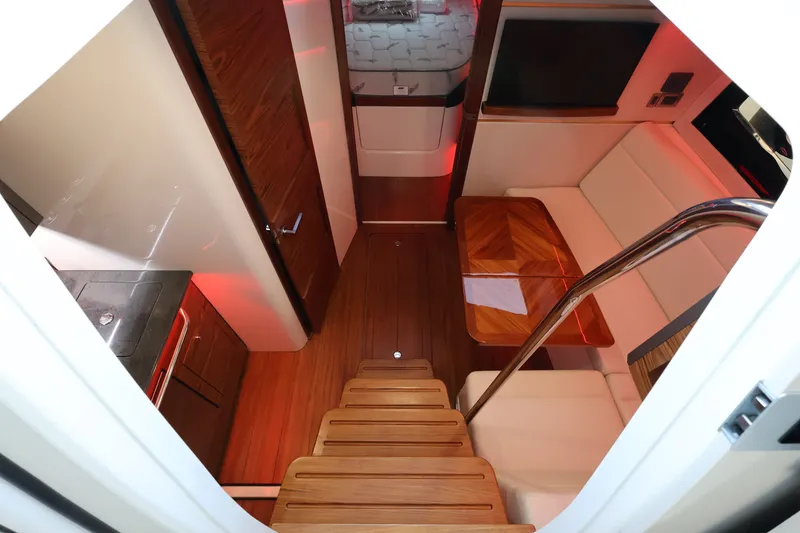 Slide: The Image of Boston Whaler 405 Conquest 2026 - 62