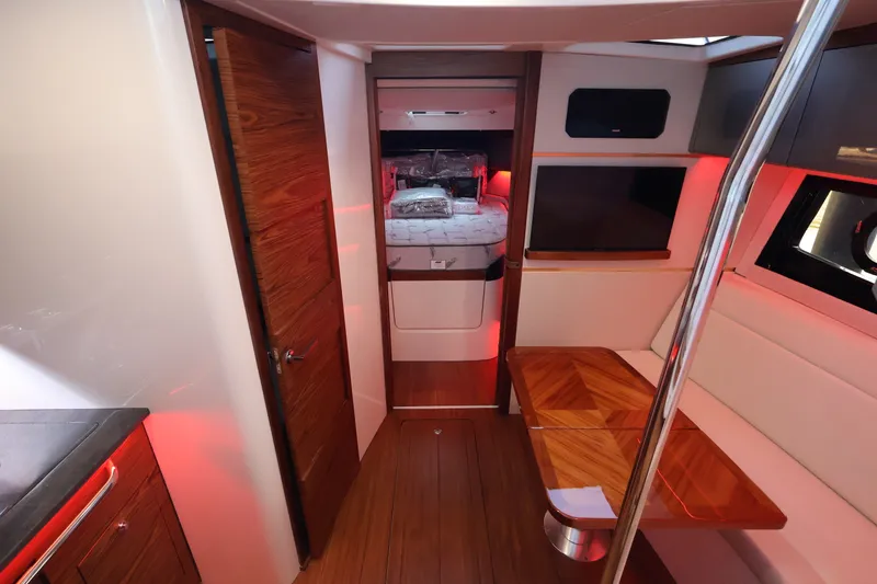 Slide: The Image of Boston Whaler 405 Conquest 2026 - 63