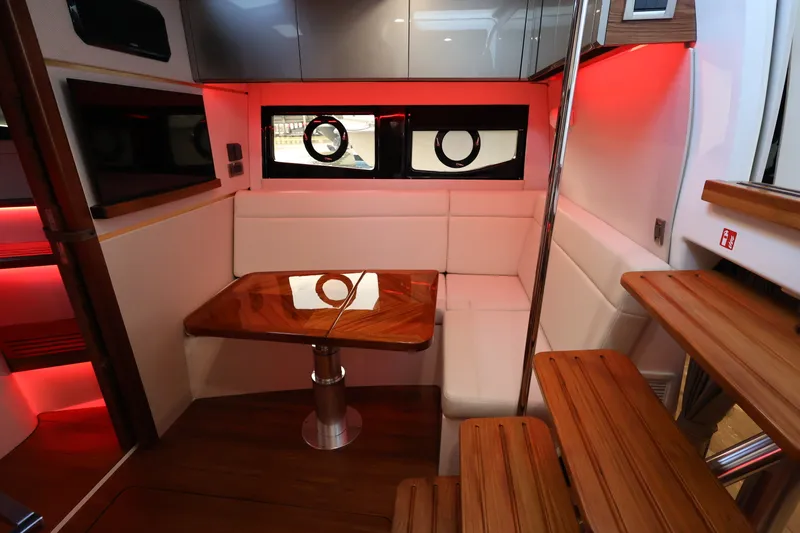 Slide: The Image of Boston Whaler 405 Conquest 2026 - 64