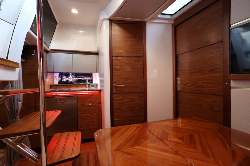 Slide: The Image of Boston Whaler 405 Conquest 2026 - 66