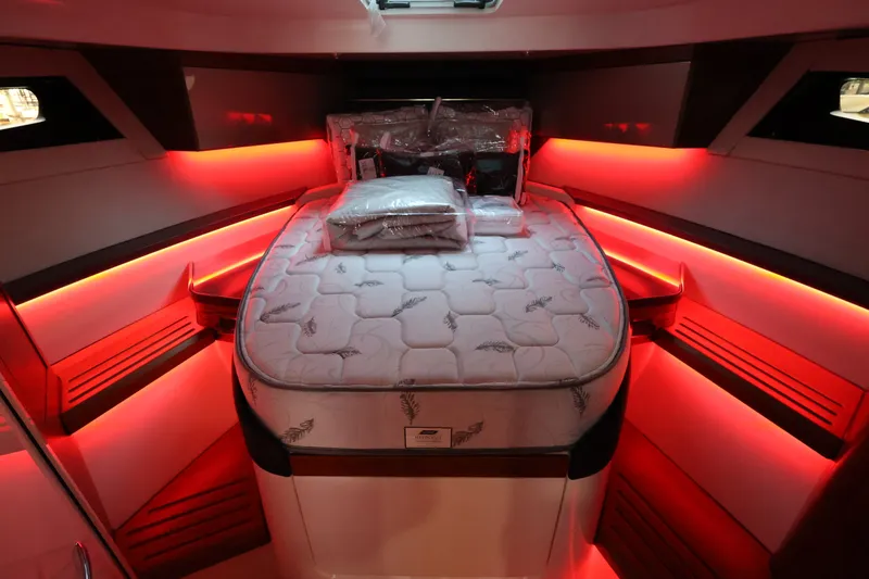 Slide: The Image of Boston Whaler 405 Conquest 2026 - 68