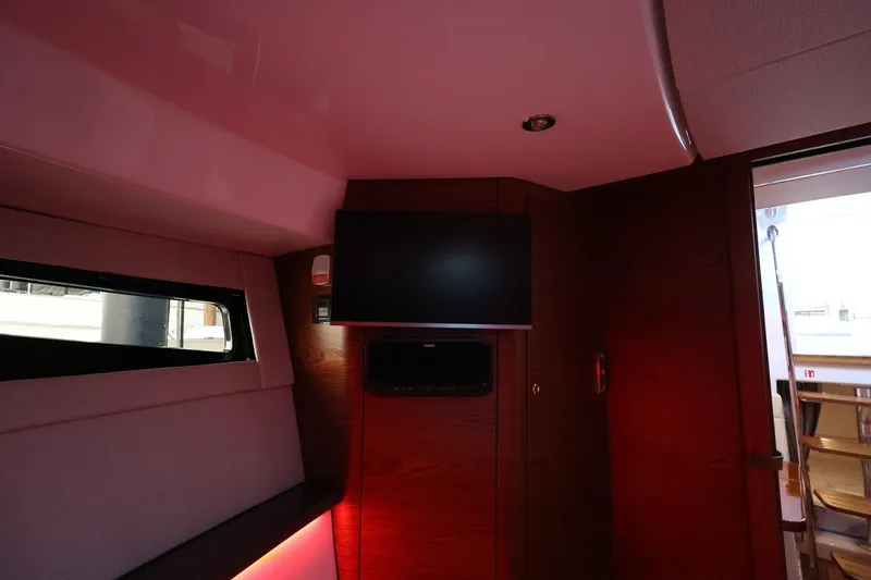 Slide: The Image of Boston Whaler 405 Conquest 2026 - 69