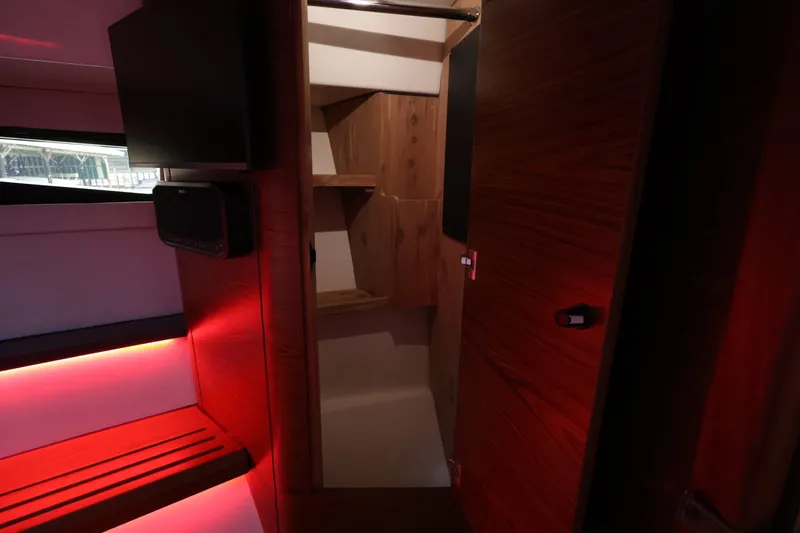 Slide: The Image of Boston Whaler 405 Conquest 2026 - 71