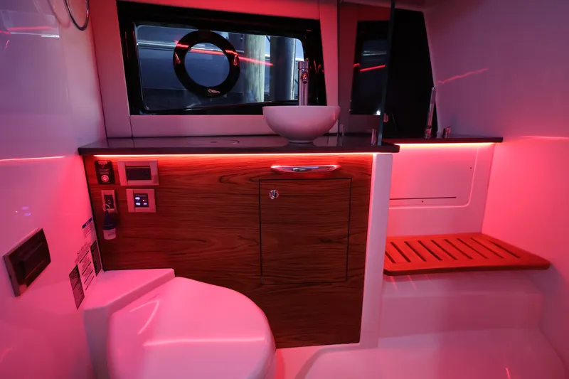 Slide: The Image of Boston Whaler 405 Conquest 2026 - 76