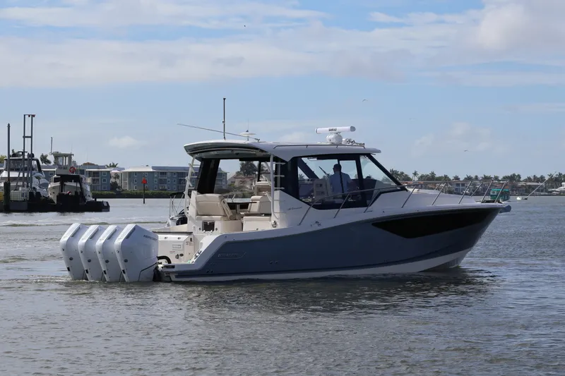 Slide: The Image of Boston Whaler 405 Conquest 2026 - 8