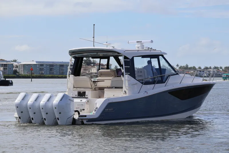 Slide: The Image of Boston Whaler 405 Conquest 2026 - 9