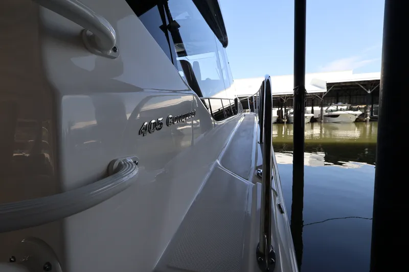 Slide: The Image of Boston Whaler 405 Conquest 2026 - 92