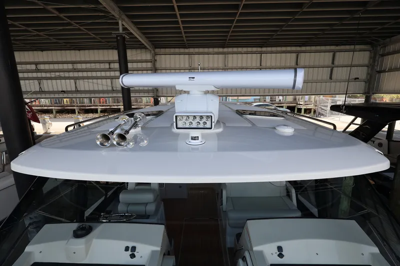 Slide: The Image of Boston Whaler 405 Conquest 2026 - 98