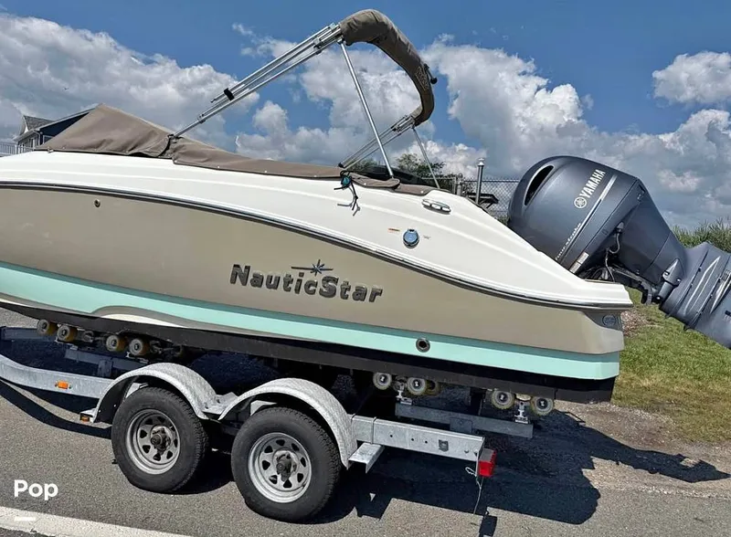 Slide: The Image of NauticStar 223DC 2020 - 15720832