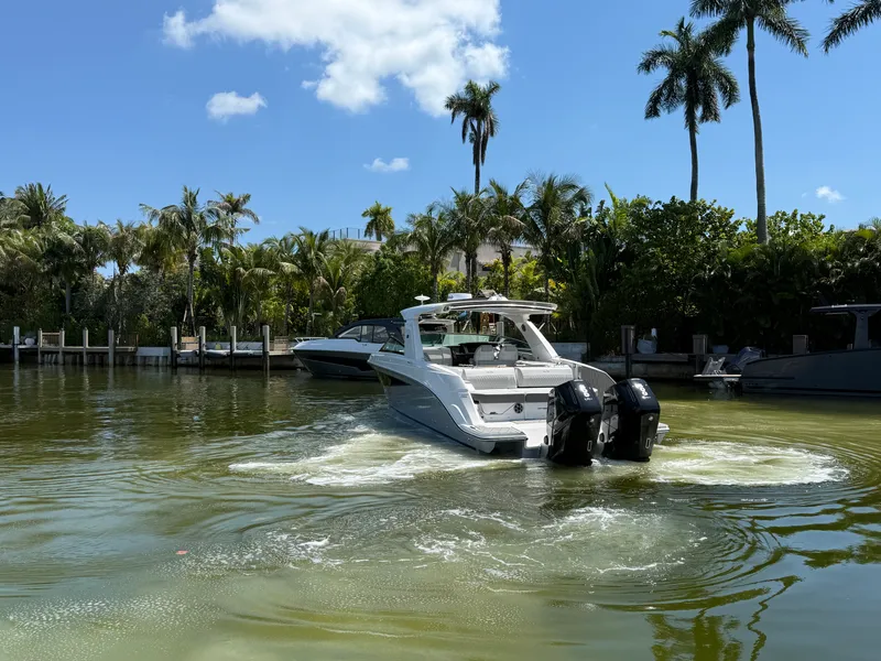 Slide: The Image of Sea Ray SLX 400 Outboard 2026 - 11
