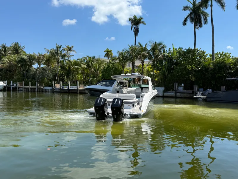 Slide: The Image of Sea Ray SLX 400 Outboard 2026 - 14