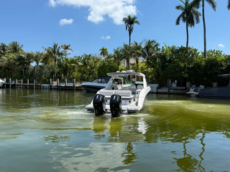 Slide: The Image of Sea Ray SLX 400 Outboard 2026 - 15