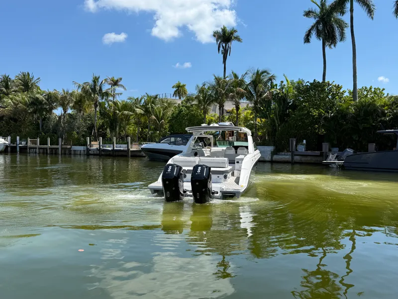 Slide: The Image of Sea Ray SLX 400 Outboard 2026 - 16