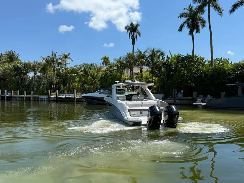 Slide: The Image of Sea Ray SLX 400 Outboard 2026 - 17