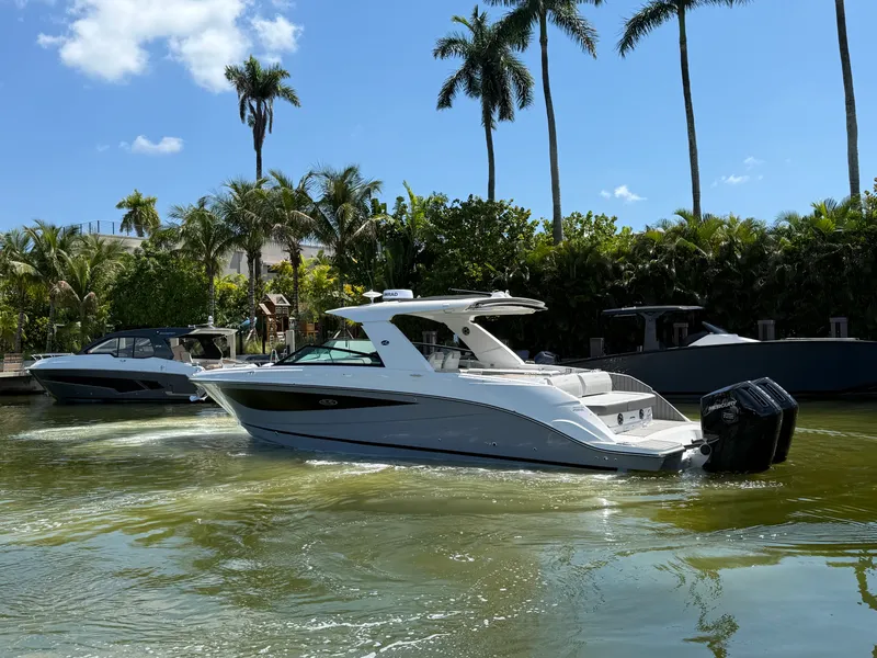 Slide: The Image of Sea Ray SLX 400 Outboard 2026 - 20