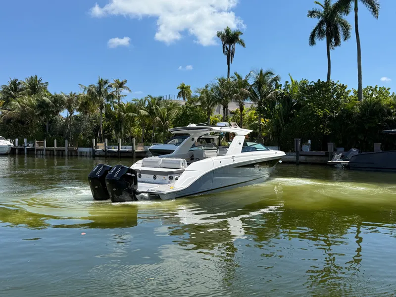 Slide: The Image of Sea Ray SLX 400 Outboard 2026 - 3