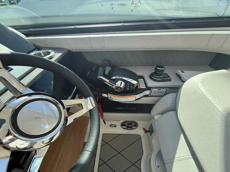 Slide: The Image of Sea Ray SLX 400 Outboard 2026 - 32