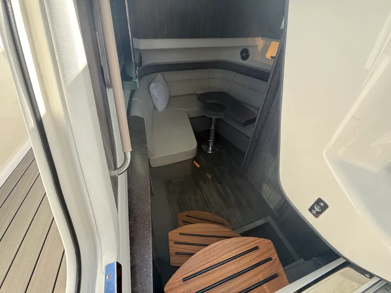 Slide: The Image of Sea Ray SLX 400 Outboard 2026 - 35