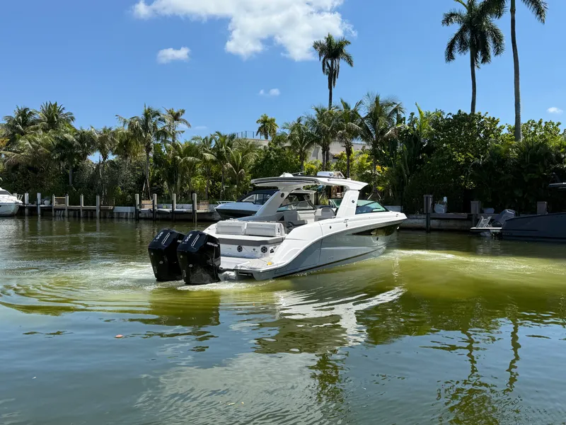 Slide: The Image of Sea Ray SLX 400 Outboard 2026 - 4