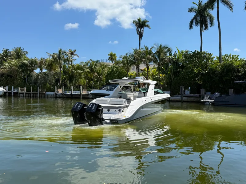 Slide: The Image of Sea Ray SLX 400 Outboard 2026 - 5