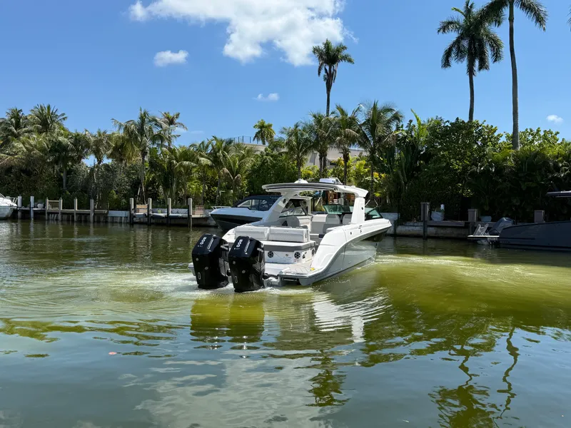 Slide: The Image of Sea Ray SLX 400 Outboard 2026 - 6