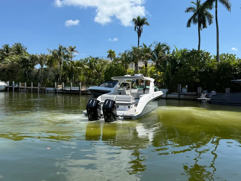 Slide: The Image of Sea Ray SLX 400 Outboard 2026 - 7