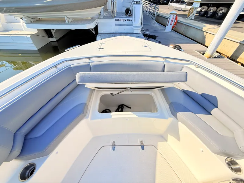 Slide: The Image of Boston Whaler 330 Outrage 2026 - 21