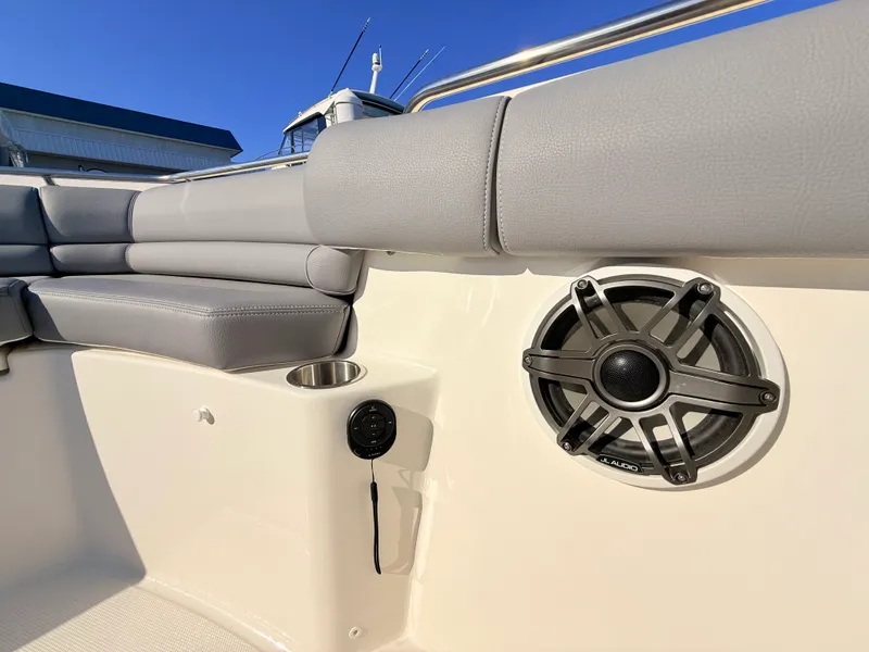Slide: The Image of Boston Whaler 330 Outrage 2026 - 27
