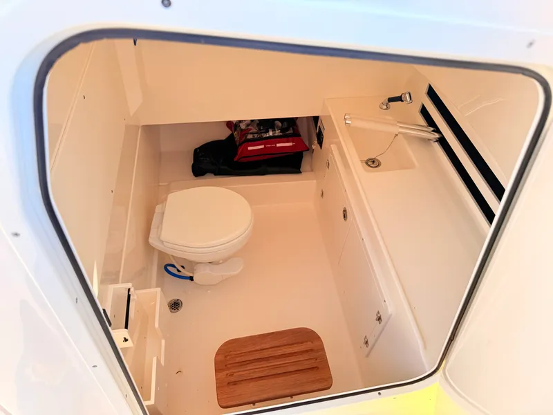 Slide: The Image of Boston Whaler 330 Outrage 2026 - 39