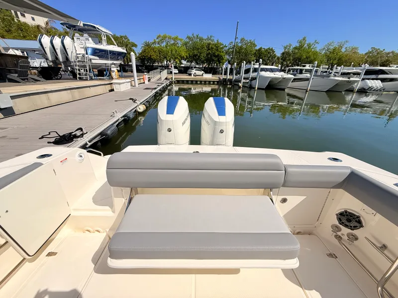 Slide: The Image of Boston Whaler 330 Outrage 2026 - 48