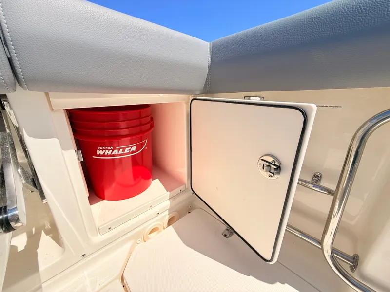 Slide: The Image of Boston Whaler 330 Outrage 2026 - 54