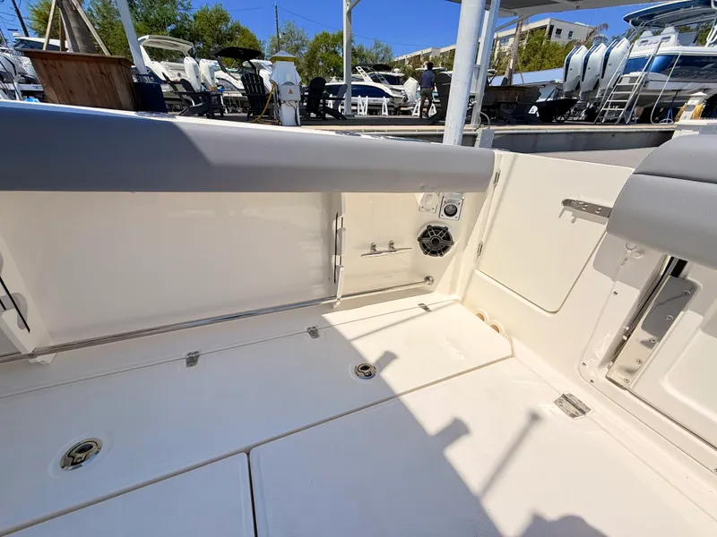 Slide: The Image of Boston Whaler 330 Outrage 2026 - 56
