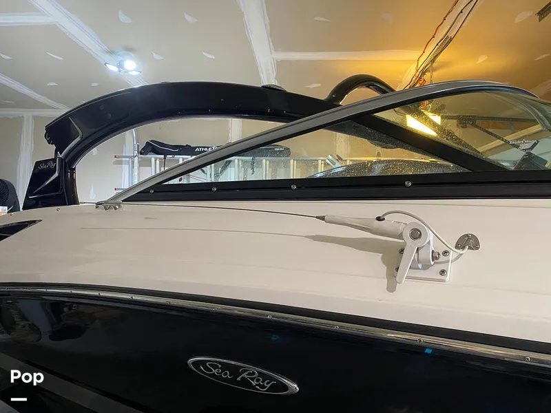 Slide: The Image of Sea Ray SLX 210 2013 - 15781749