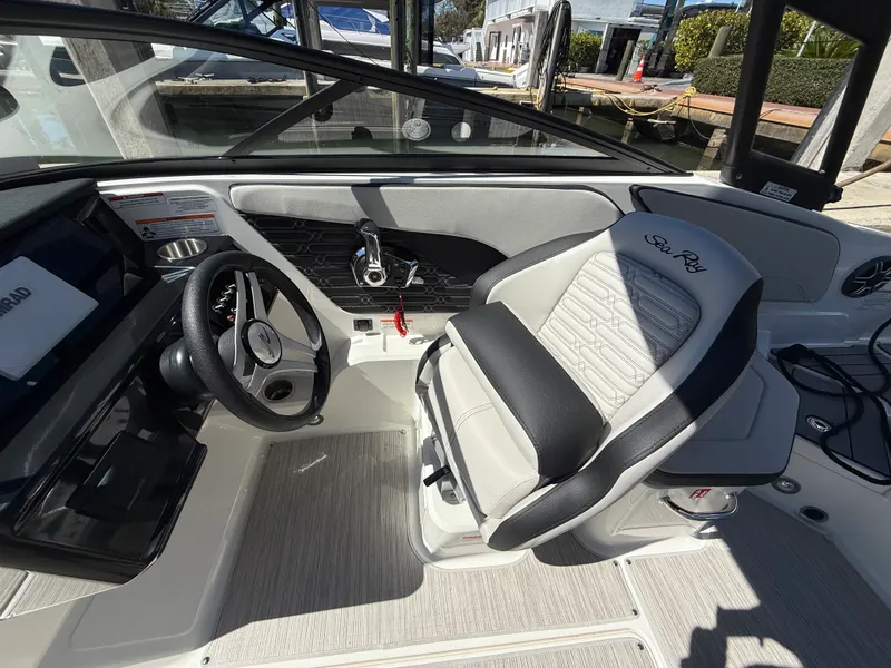 Slide: The Image of Sea Ray SPX 210 Outboard 2026 - 13