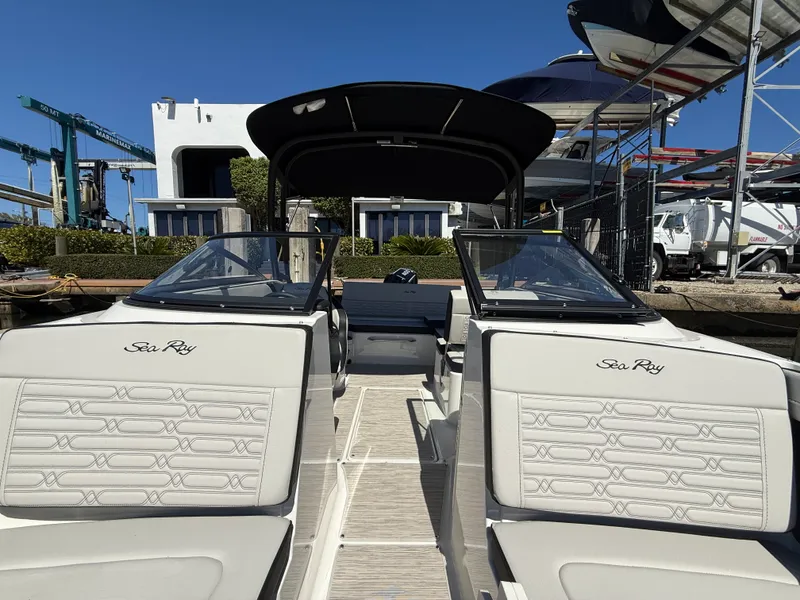 Slide: The Image of Sea Ray SPX 210 Outboard 2026 - 16