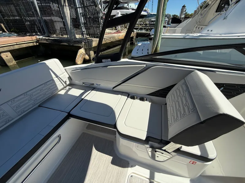 Slide: The Image of Sea Ray SPX 210 Outboard 2026 - 6