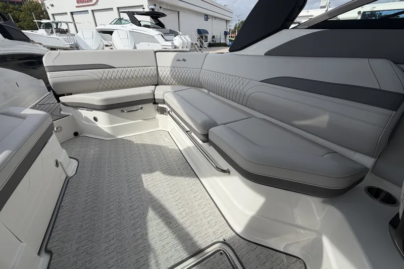 Slide: The Image of Sea Ray SLX 280 Outboard 2026 - 16