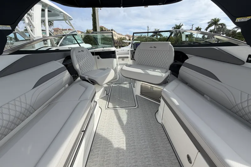 Slide: The Image of Sea Ray SLX 280 Outboard 2026 - 18