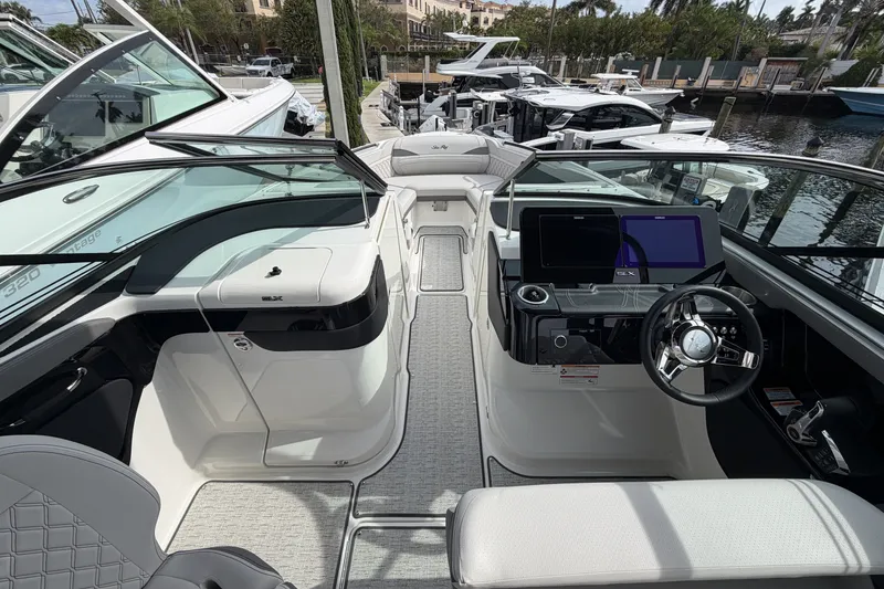 Slide: The Image of Sea Ray SLX 280 Outboard 2026 - 22