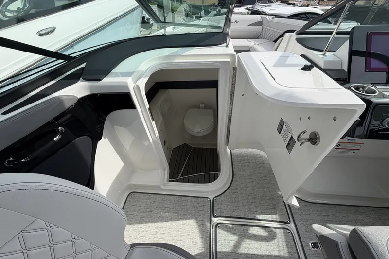 Slide: The Image of Sea Ray SLX 280 Outboard 2026 - 23
