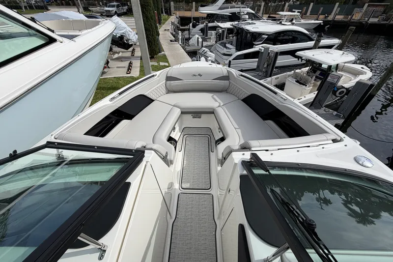 Slide: The Image of Sea Ray SLX 280 Outboard 2026 - 25
