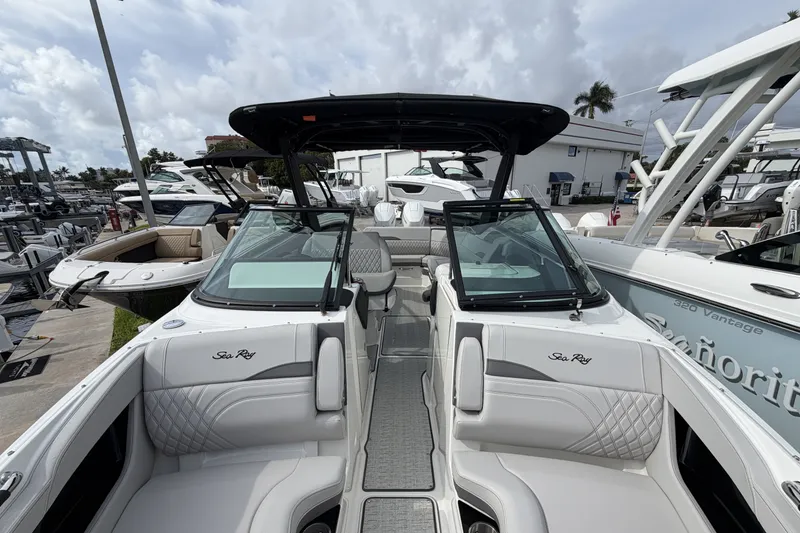 Slide: The Image of Sea Ray SLX 280 Outboard 2026 - 28