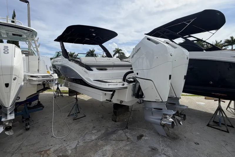 Slide: The Image of Sea Ray SLX 280 Outboard 2026 - 3