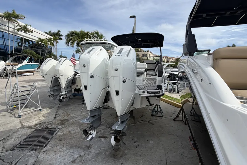 Slide: The Image of Sea Ray SLX 280 Outboard 2026 - 4