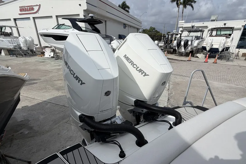 Slide: The Image of Sea Ray SLX 280 Outboard 2026 - 6