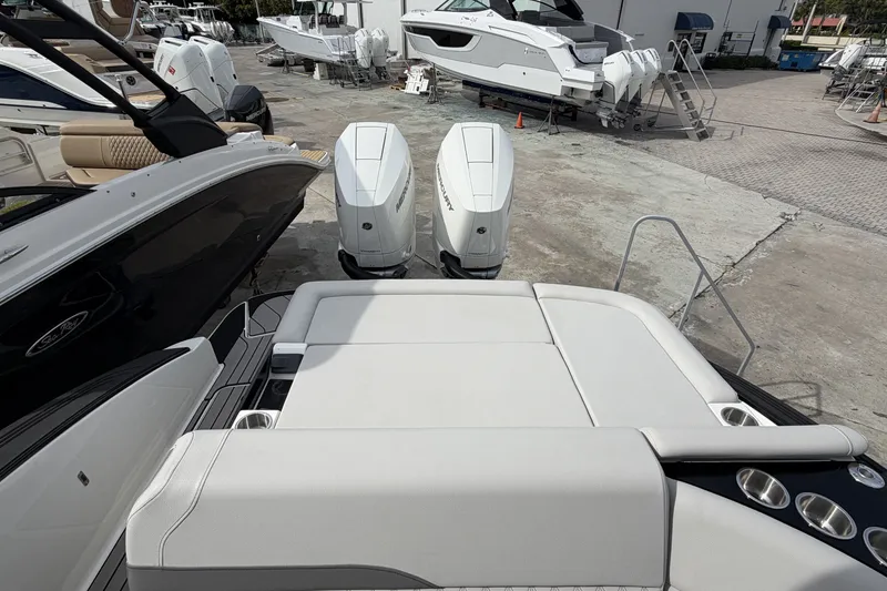 Slide: The Image of Sea Ray SLX 280 Outboard 2026 - 7