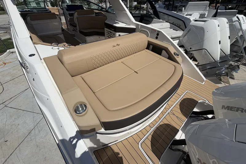Slide: The Image of Sea Ray SLX 310 Outboard 2026 - 10