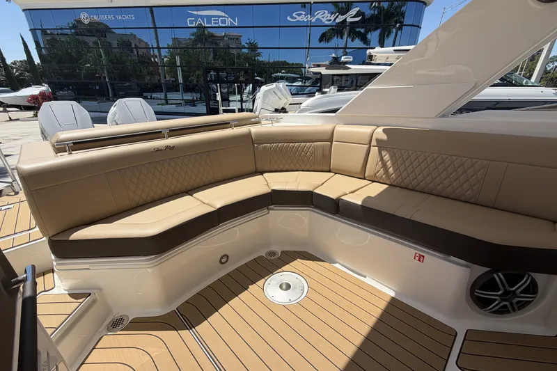 Slide: The Image of Sea Ray SLX 310 Outboard 2026 - 13