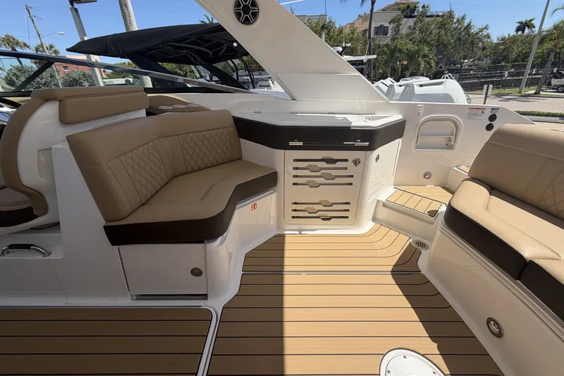 Slide: The Image of Sea Ray SLX 310 Outboard 2026 - 14